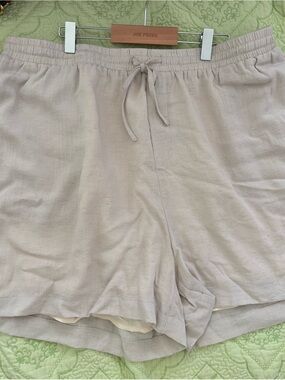Pink Martini Women's Drawstring Linen-Blend Shorts in Light Taupe